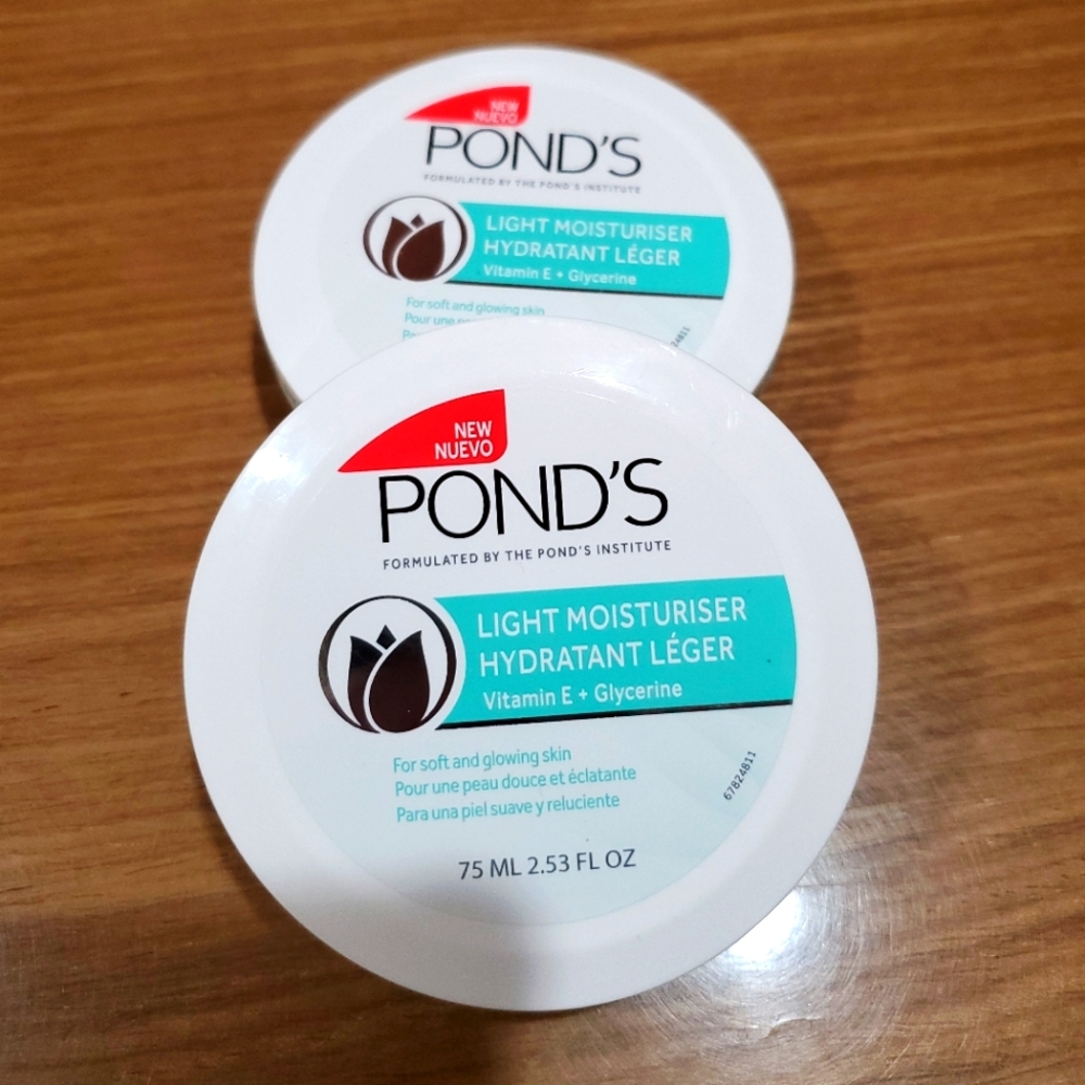Pond's Light Moisturiser For Soft And Glowing Skin  2.53 oz (2 Pack)